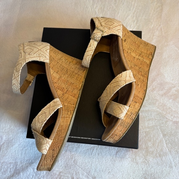 12  W - TOMS Tan Cork Platform Wedge Sandal Women’s Ankle Strap Sandals - Picture 7 of 11